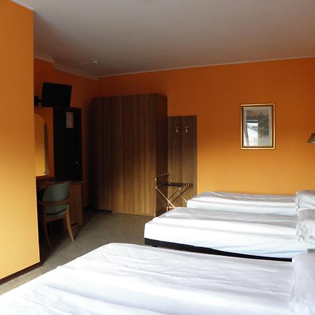 Hotel Corona Тирано Номер фото