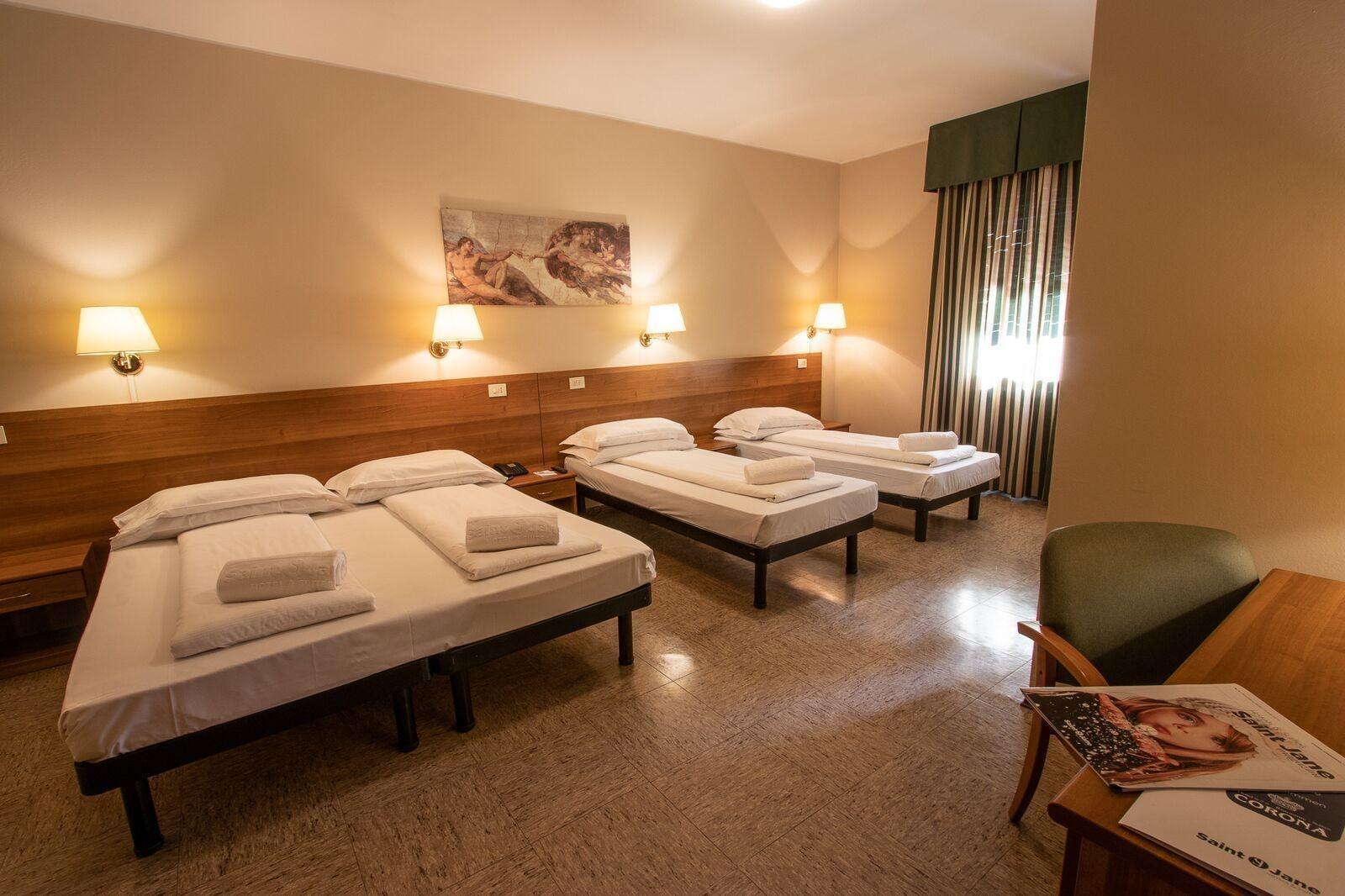 Hotel Corona Тирано Экстерьер фото