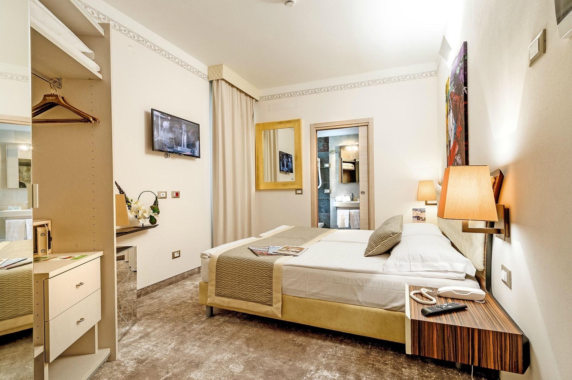 Hotel Corona Тирано Экстерьер фото
