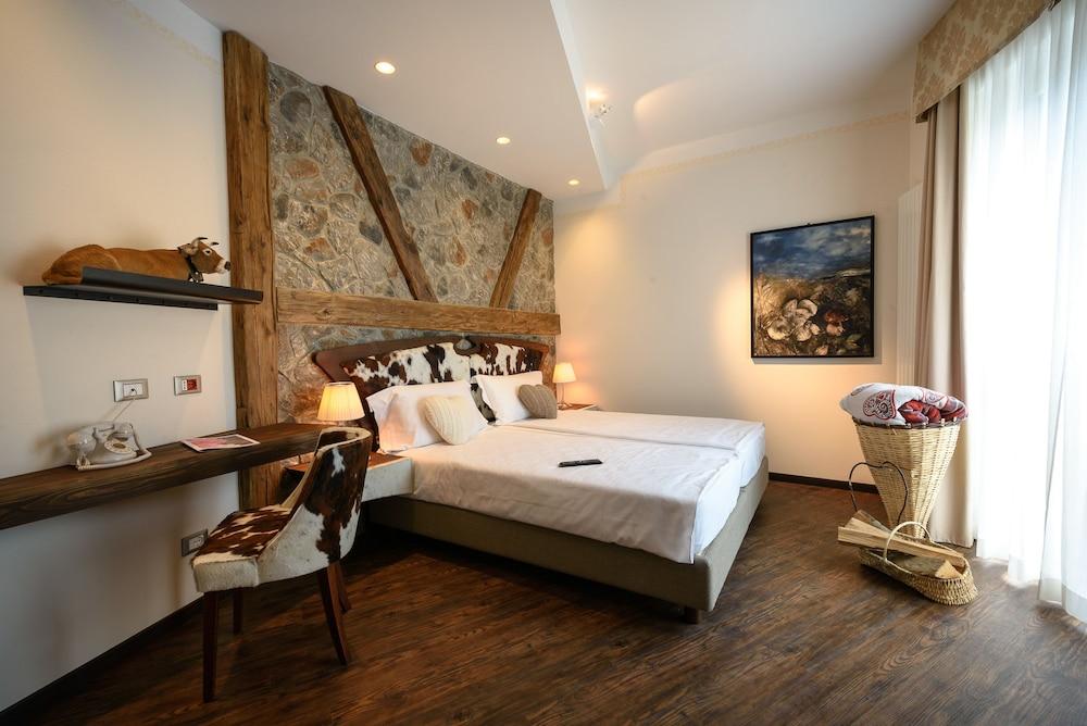 Hotel Corona Тирано Экстерьер фото