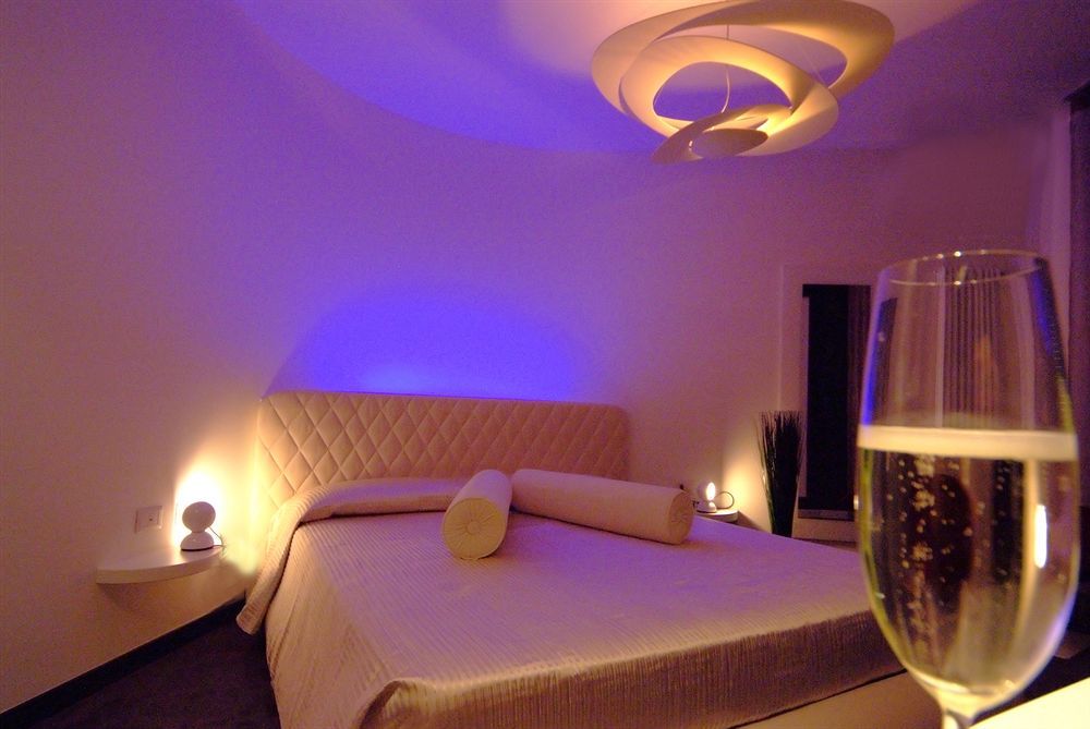 Hotel Corona Тирано Экстерьер фото