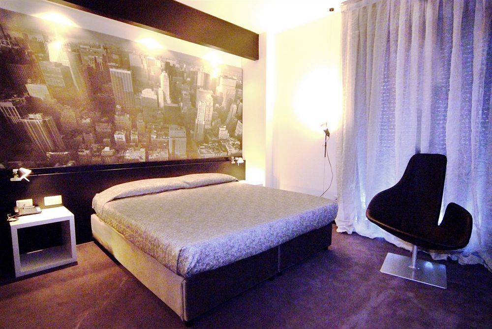 Hotel Corona Тирано Экстерьер фото
